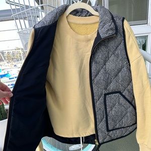 Light Yellow Vuori Crewneck Sweartshirt with Drawstring - Size L